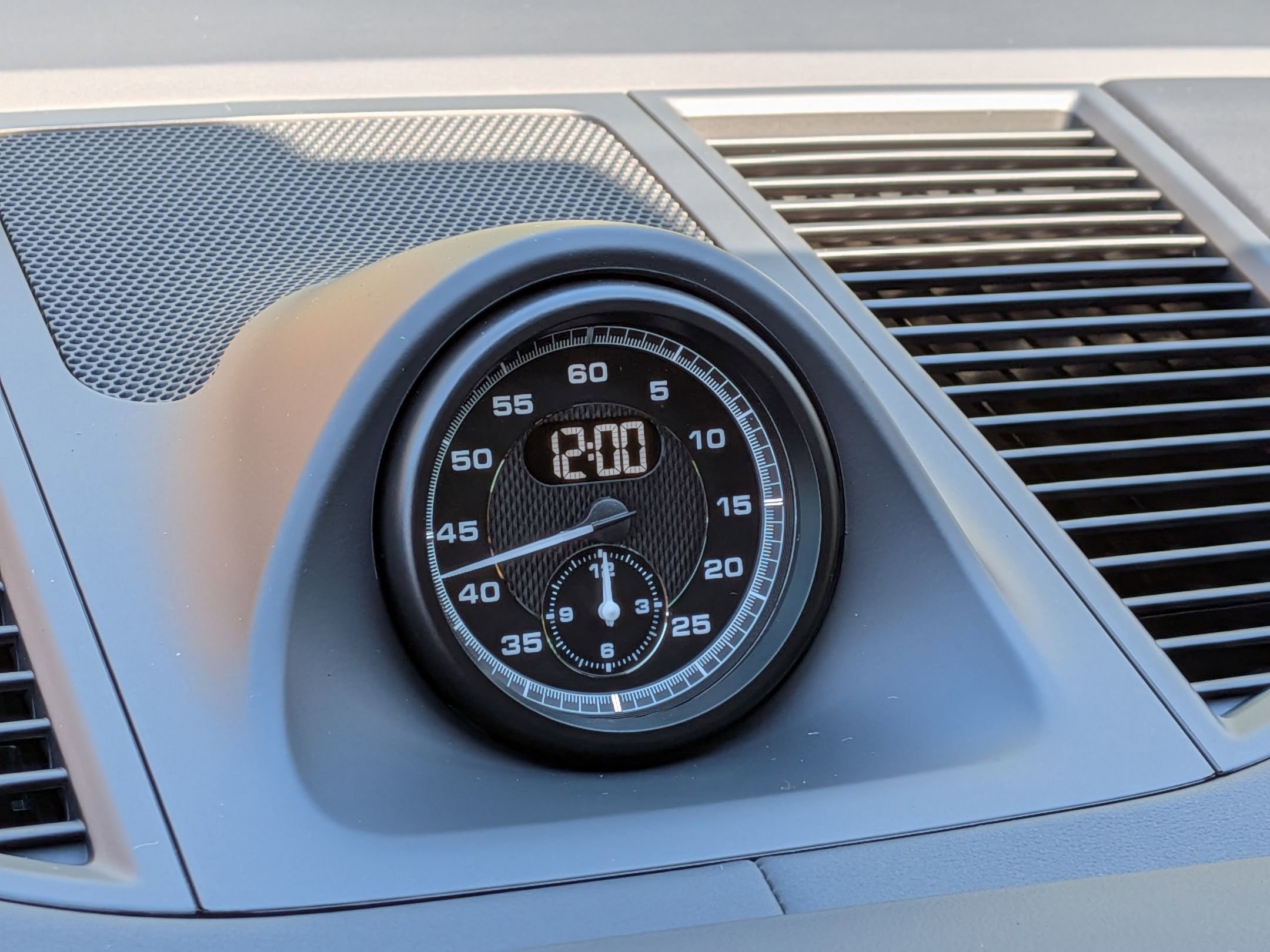 2026 Porsche Macan T - Photo 14
