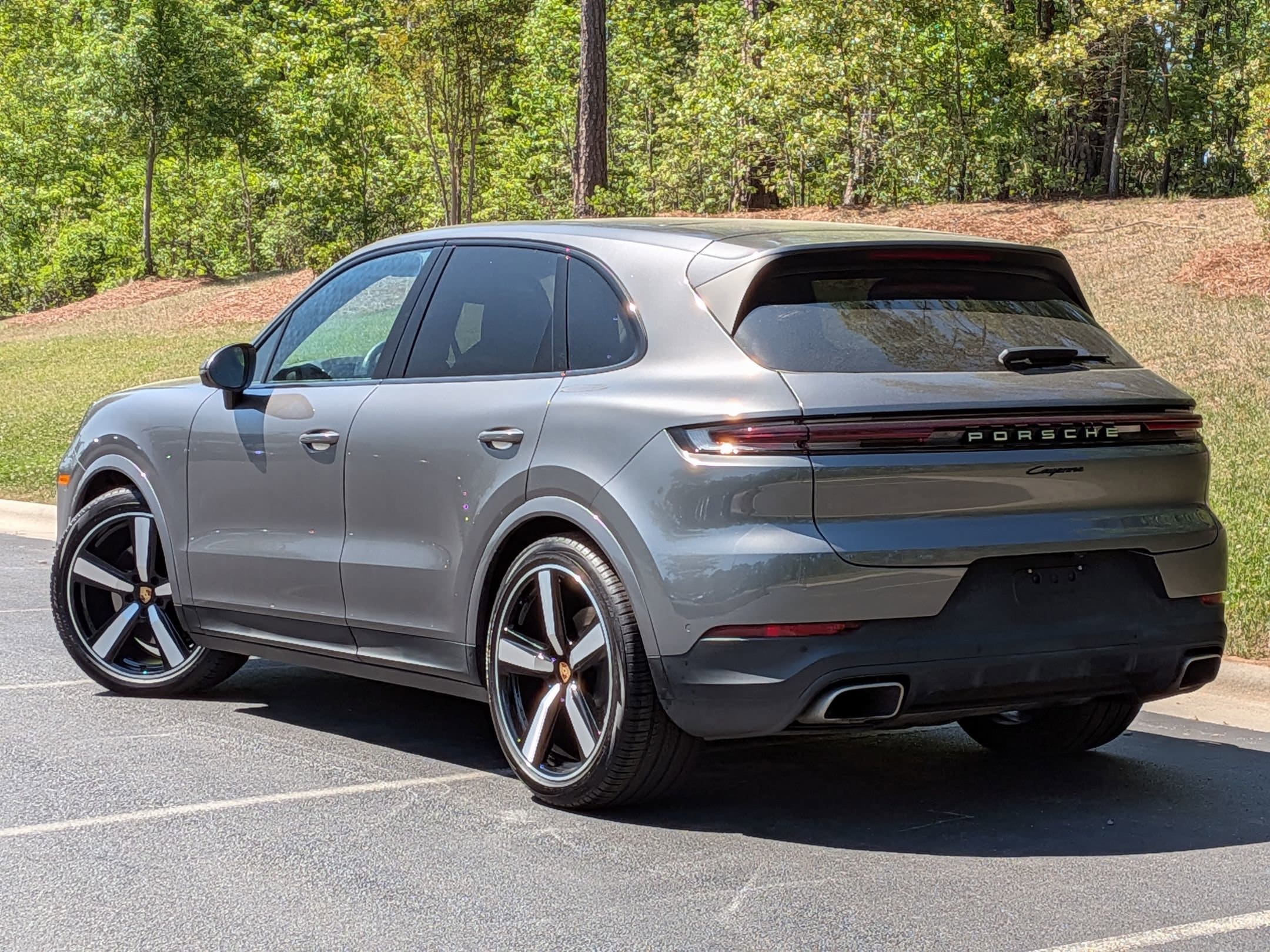 2025 Porsche Cayenne photo 2