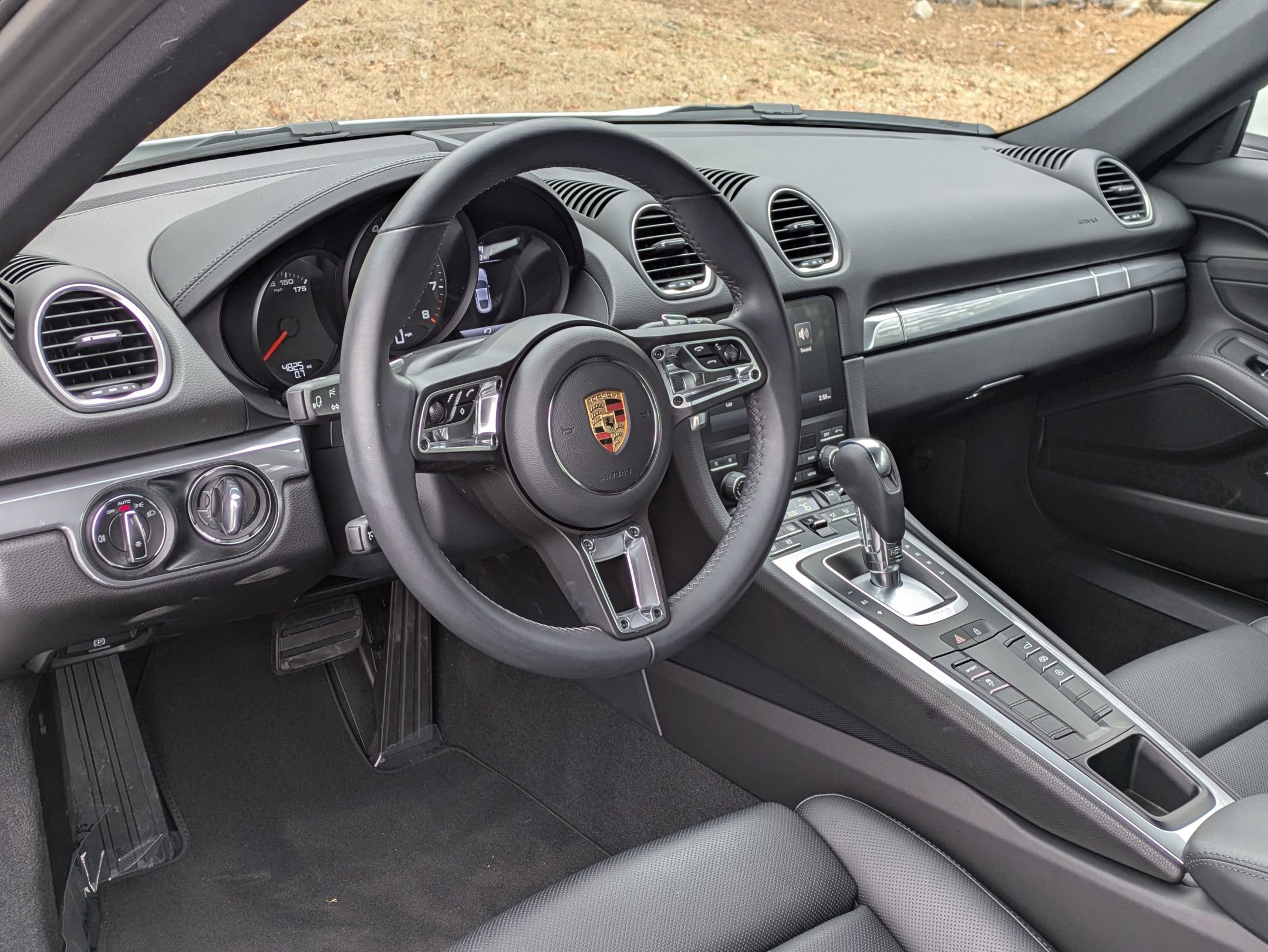 2024 Porsche Cayman photo 4