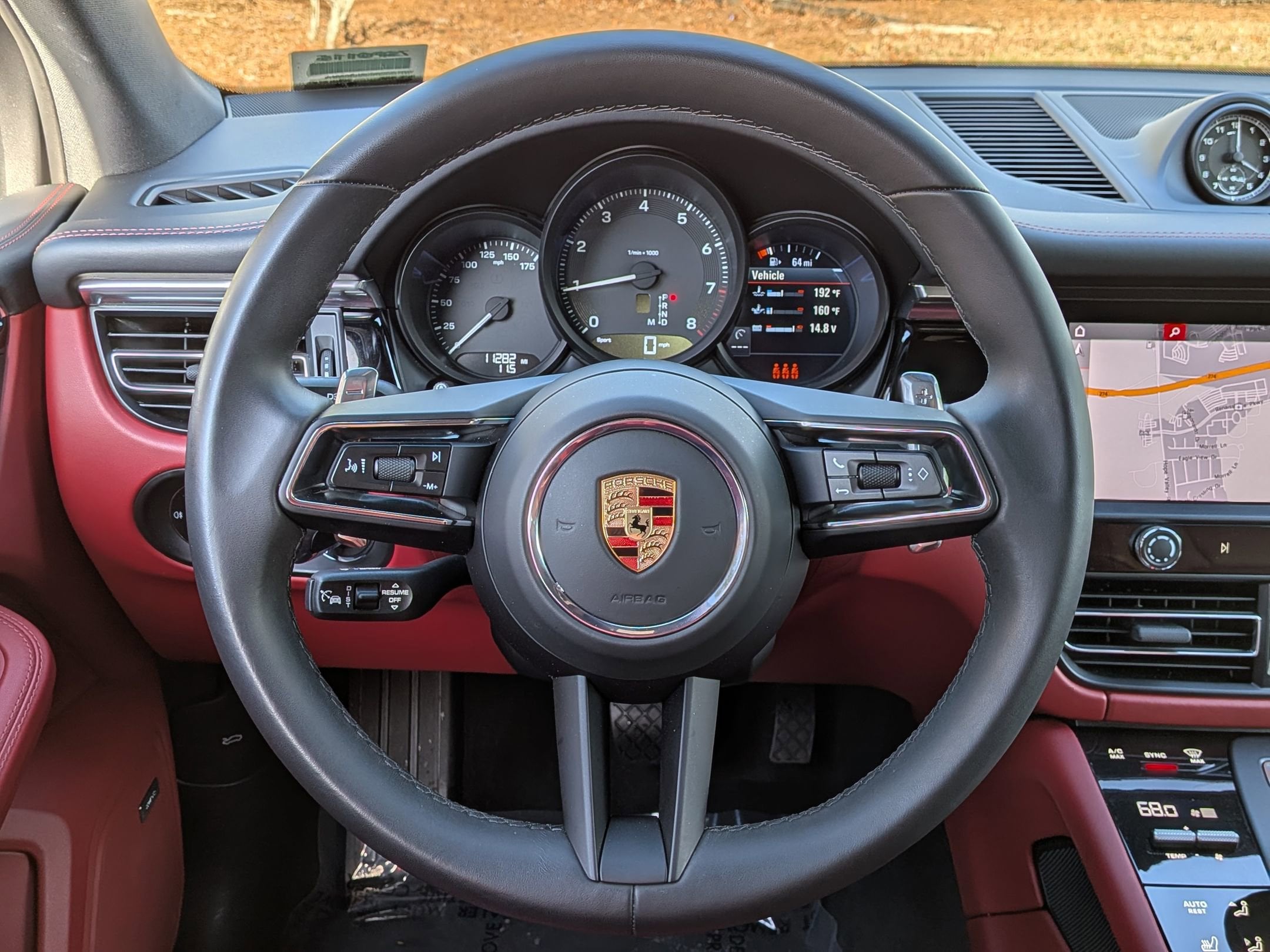 2025 Porsche Macan photo 3