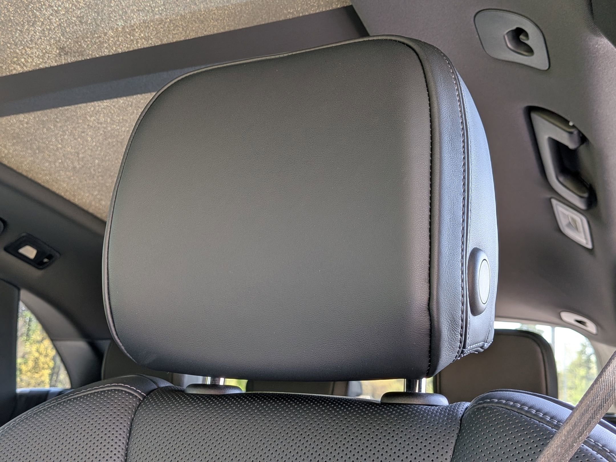 2025 Porsche Macan photo 5