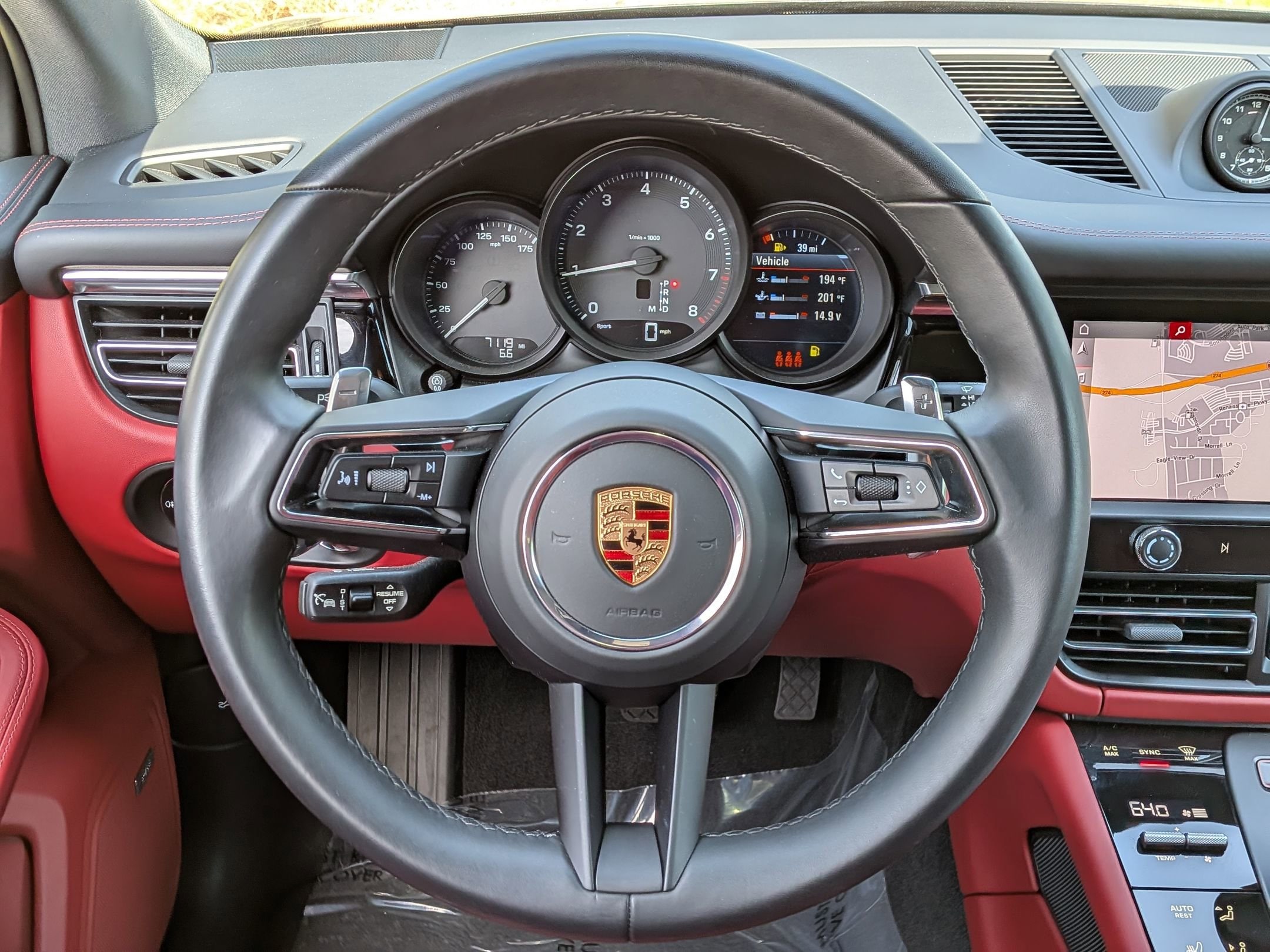 2025 Porsche Macan photo 3