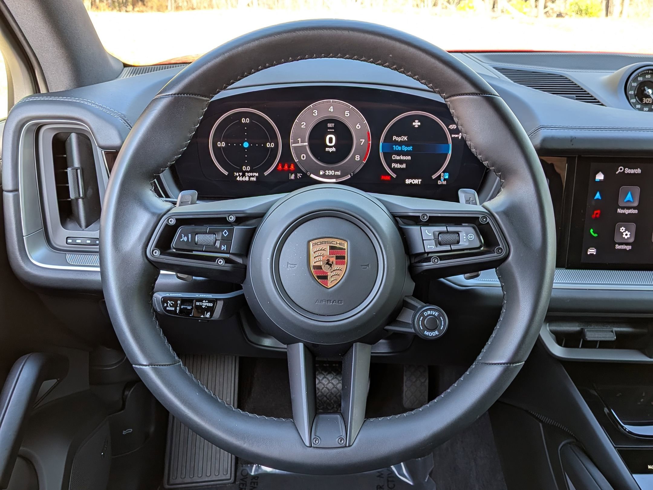 2025 Porsche Cayenne photo 3