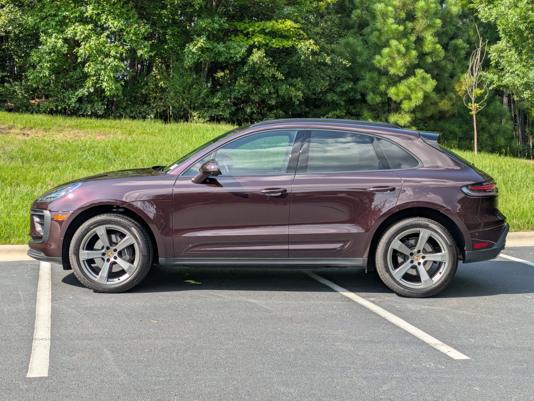 2024 Porsche Macan photo 2