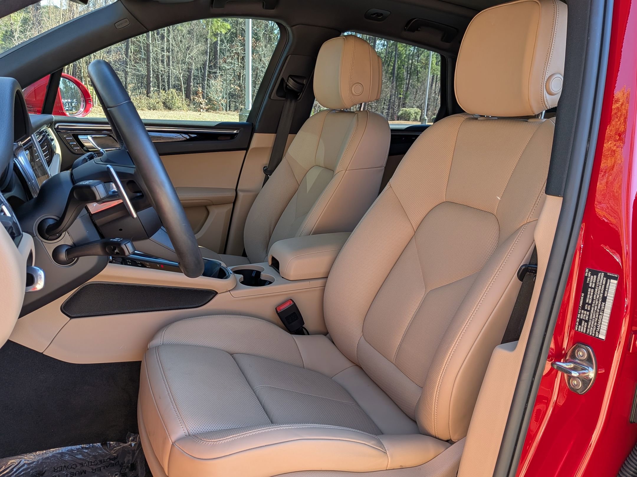 2025 Porsche Macan photo 4