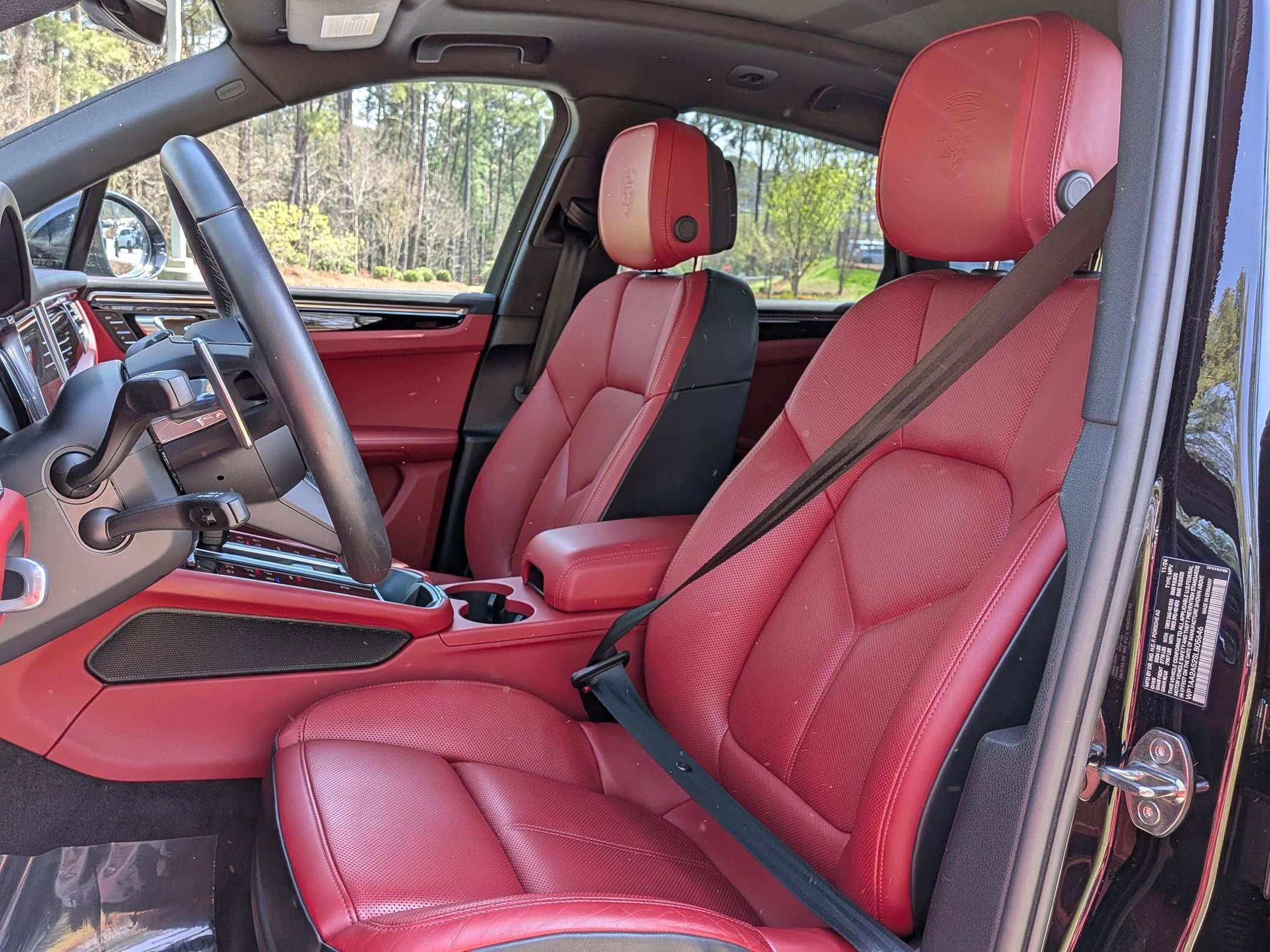 2025 Porsche Macan photo 4