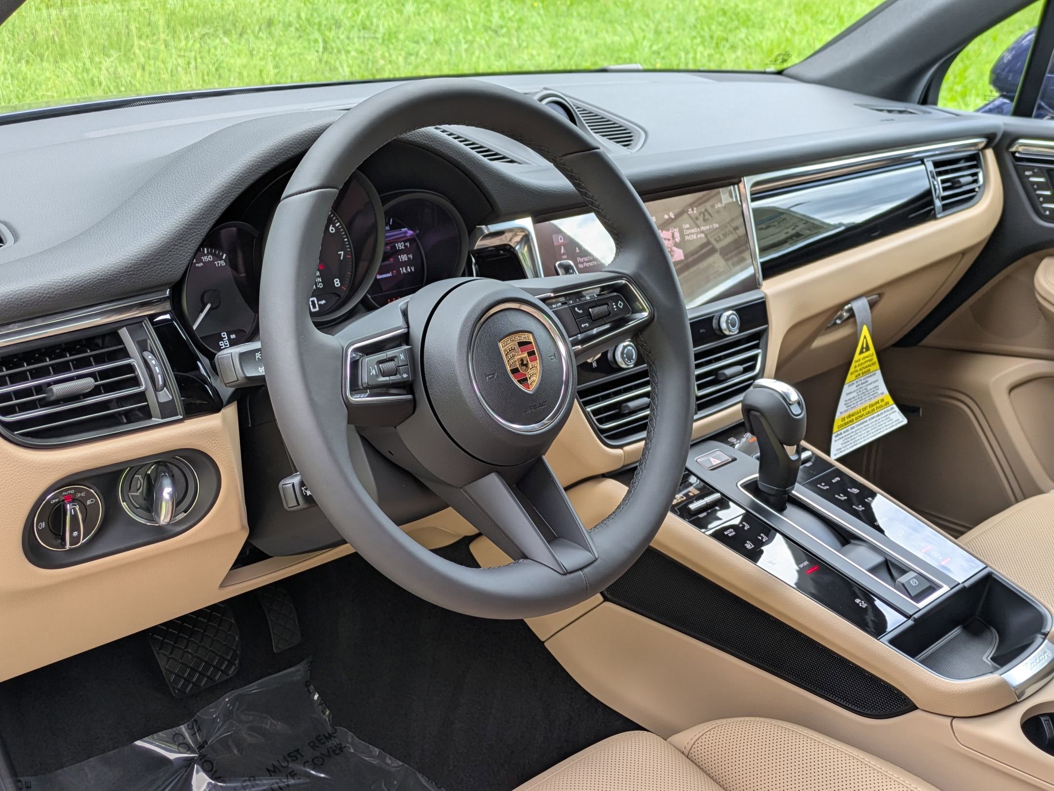 2026 Porsche Macan T photo 2