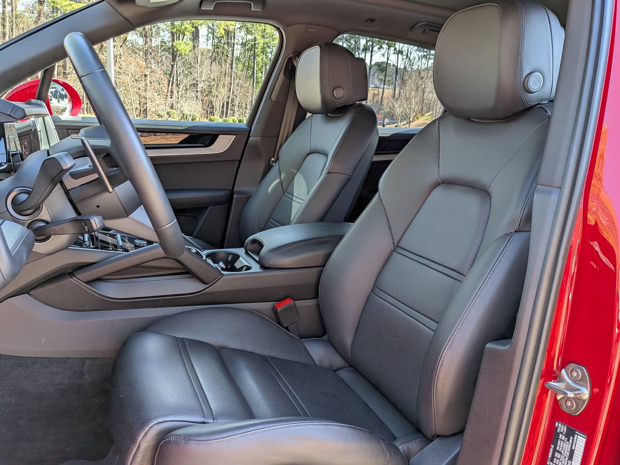 2025 Porsche Cayenne photo 4