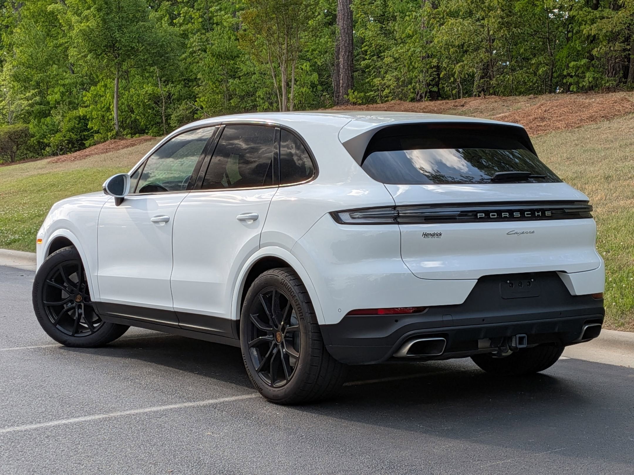 2025 Porsche Cayenne photo 2