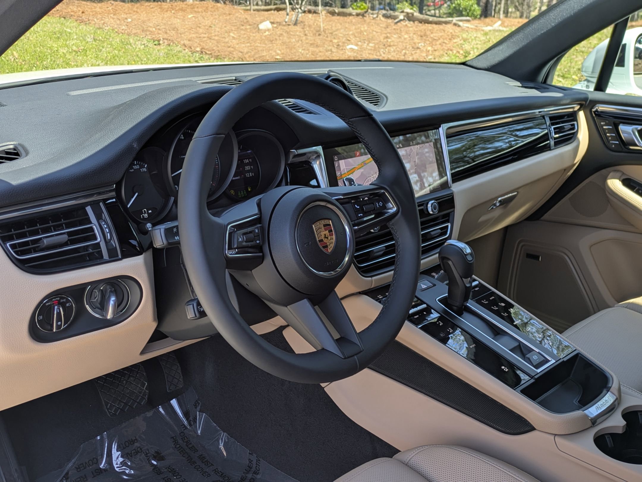 2025 Porsche Macan T photo 4