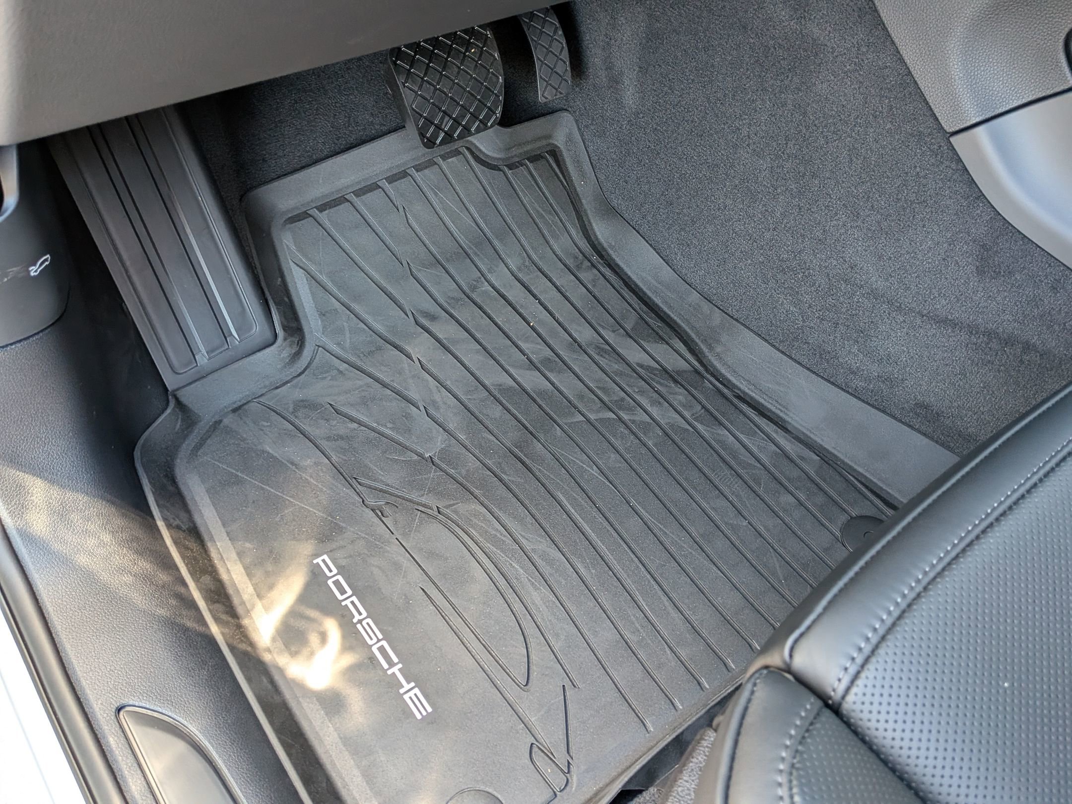 2026 Porsche Macan T - Photo 7