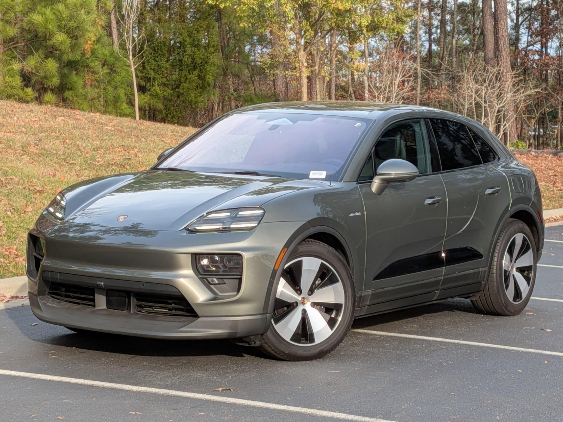 2025 Porsche Macan Base's photo
