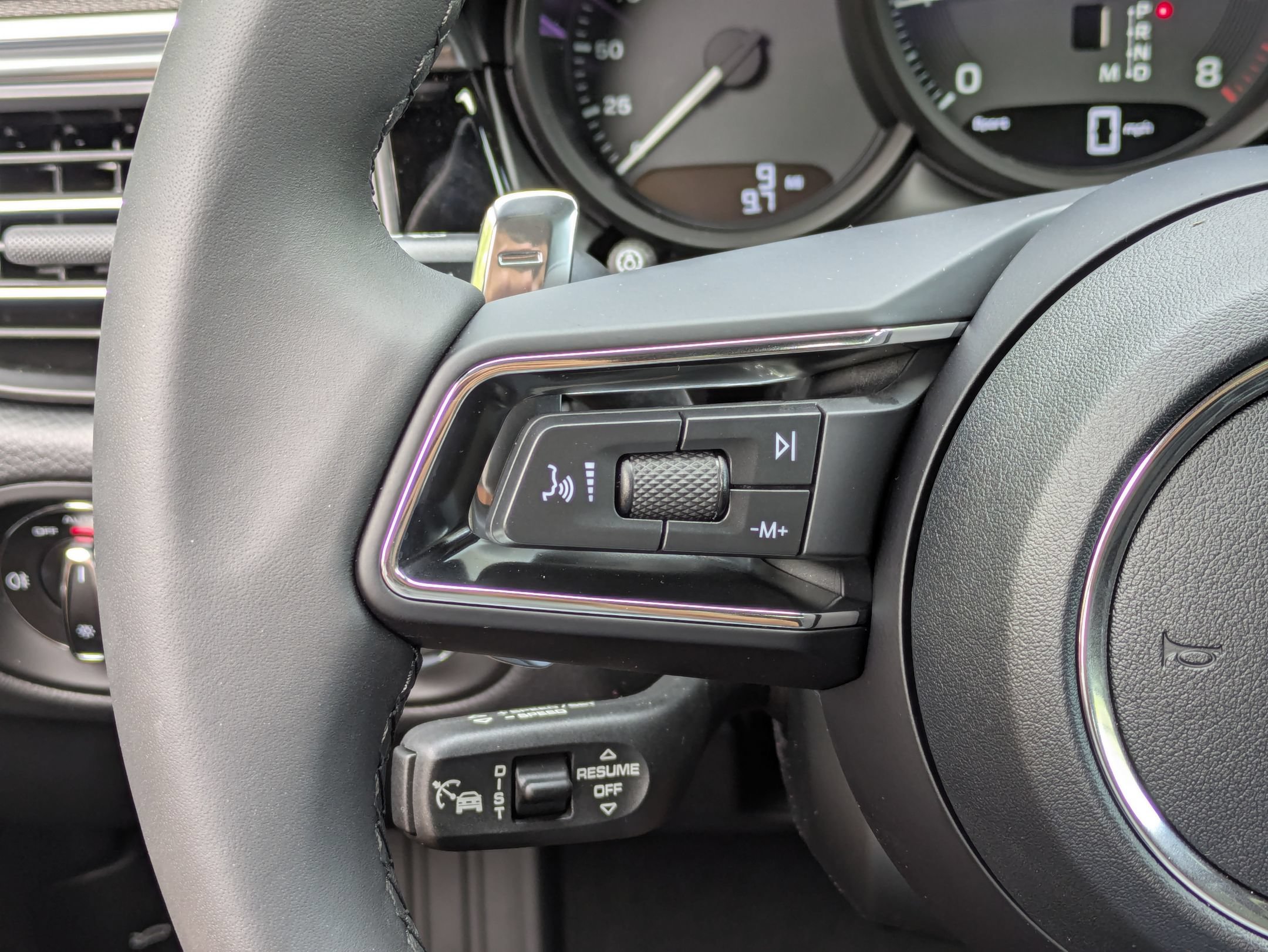 2026 Porsche Macan T - Photo 9