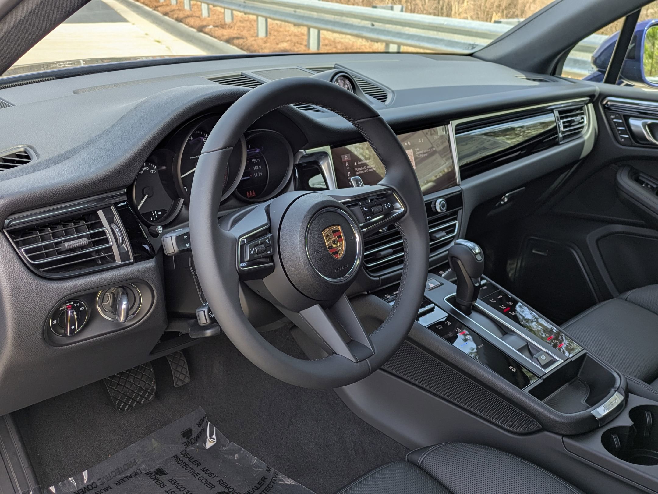 2025 Porsche Macan T photo 4