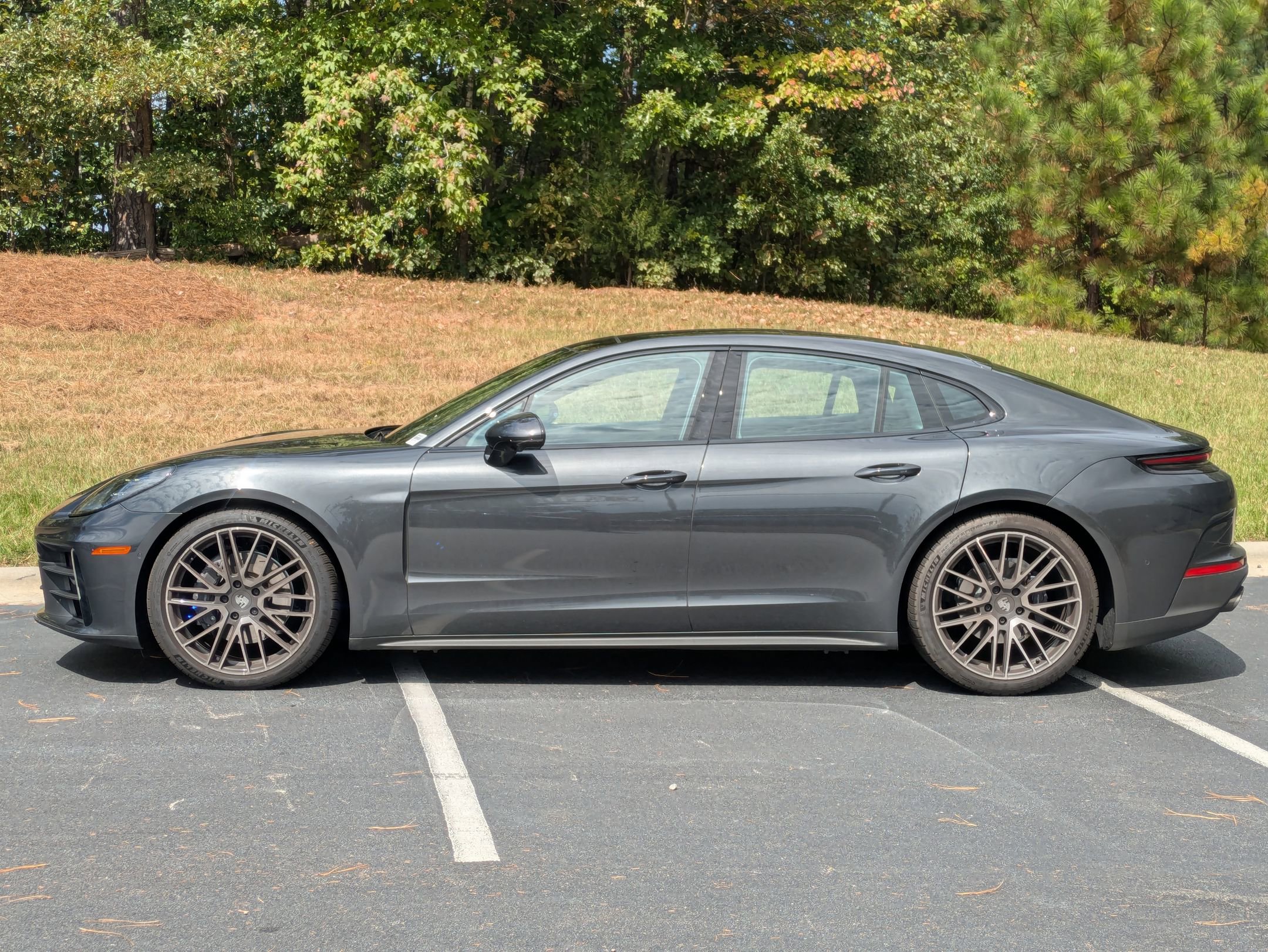 2024 Porsche Panamera photo 2