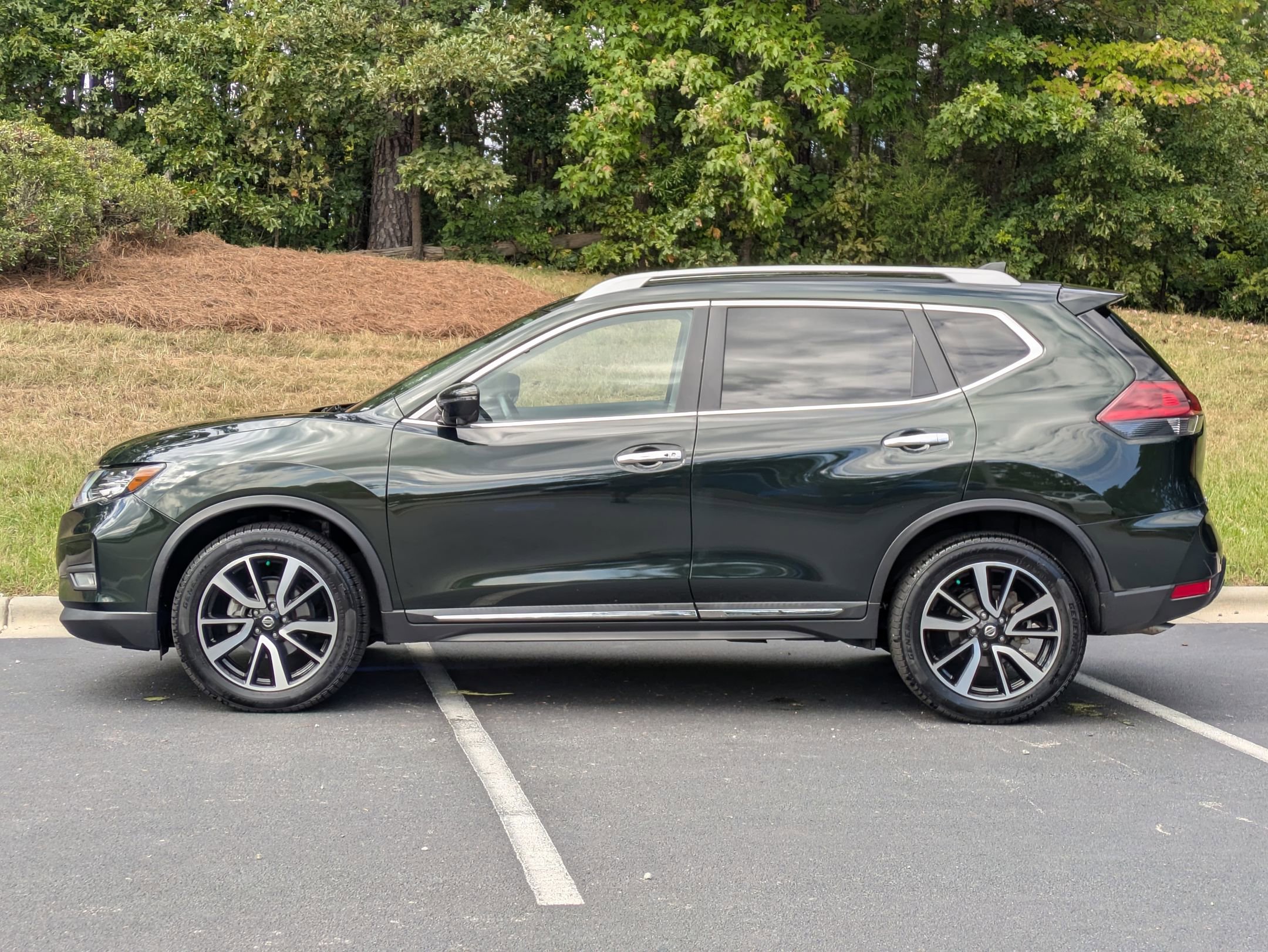 2020 Nissan Rogue SL photo 2