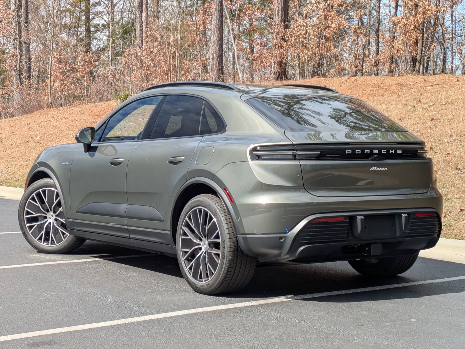 2025 Porsche Macan Electric photo 3