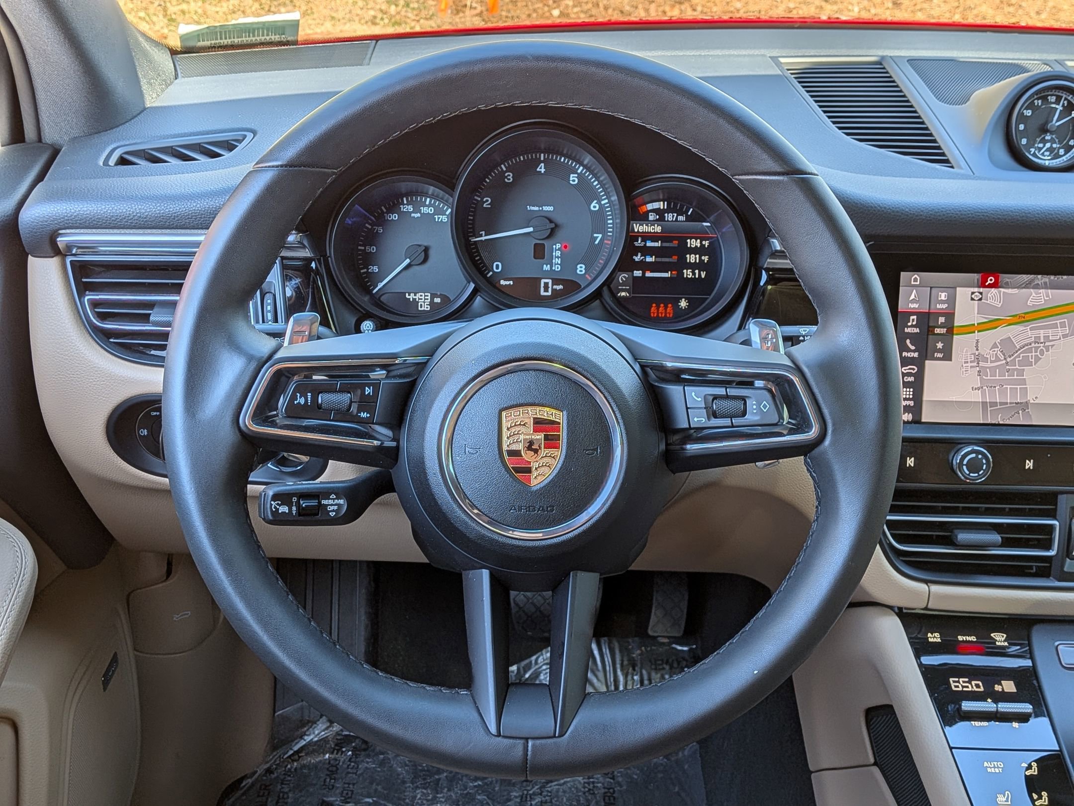 2025 Porsche Macan photo 3