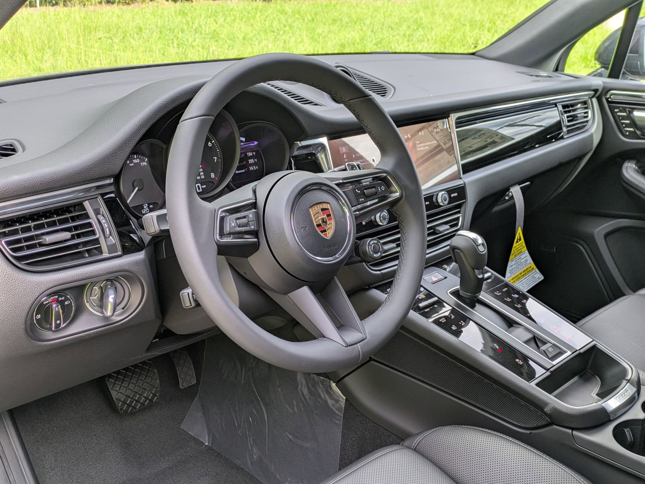 2026 Porsche Macan T photo 3