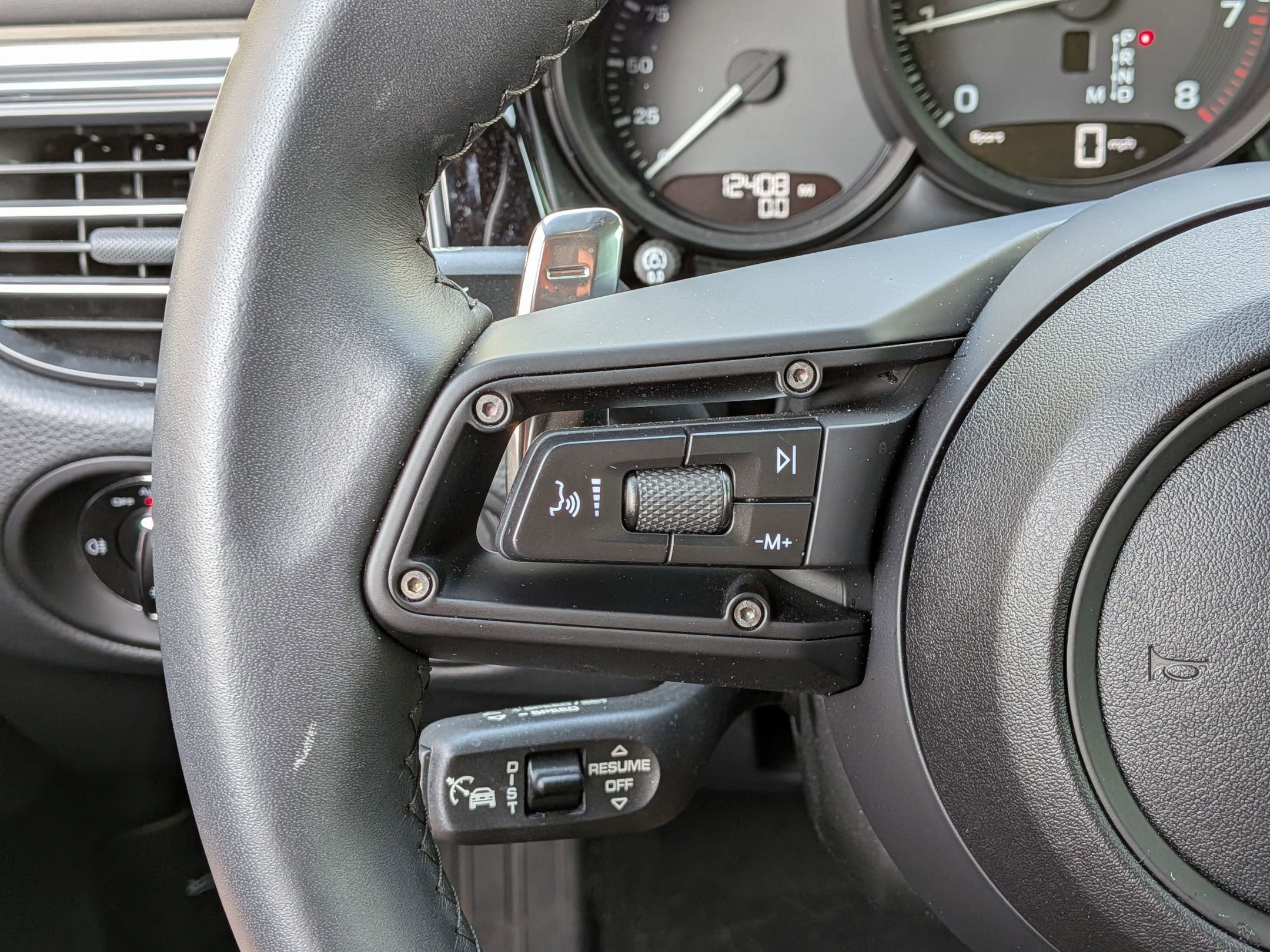 2025 Porsche Macan T photo 3