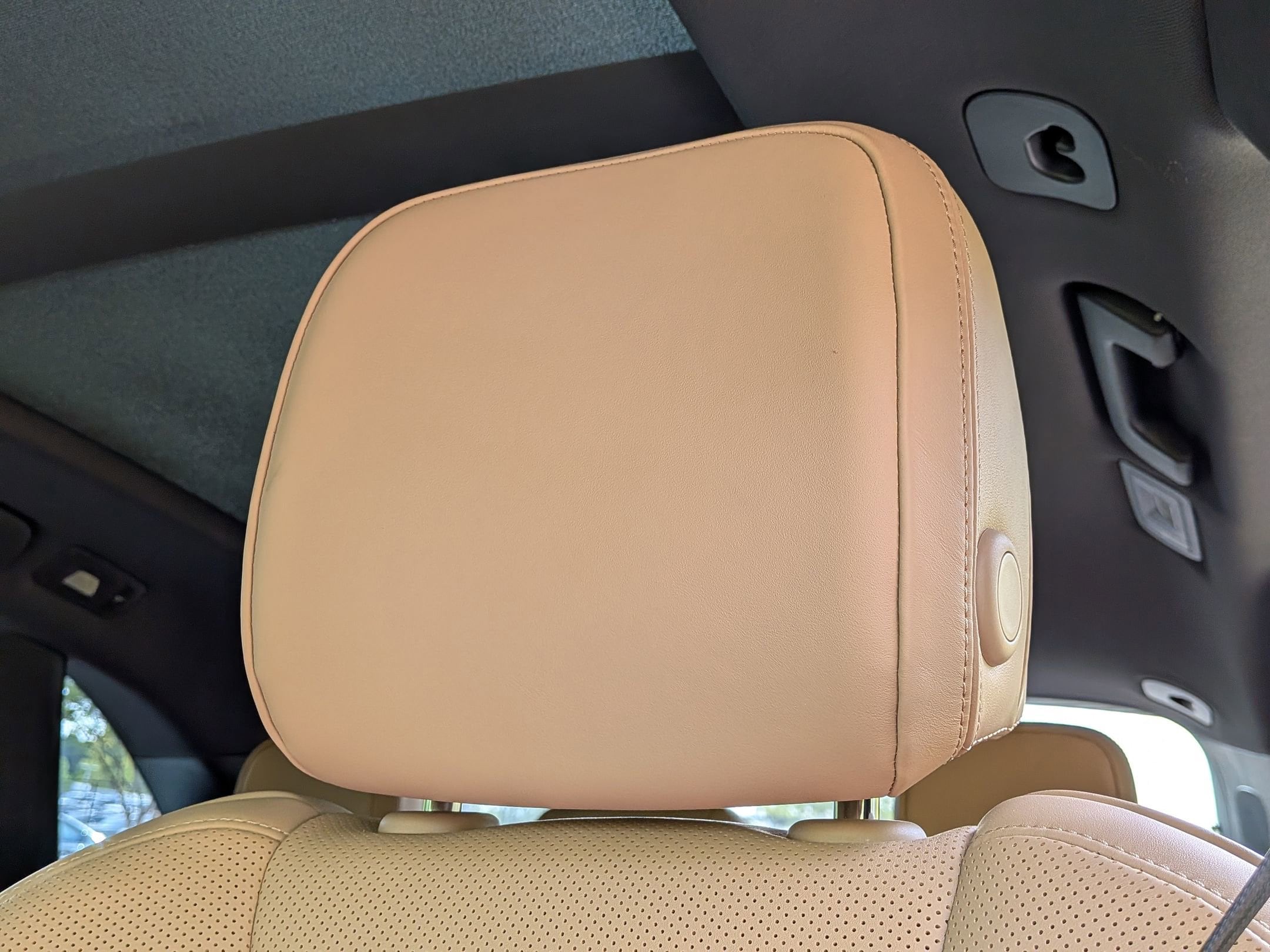 2025 Porsche Macan photo 5