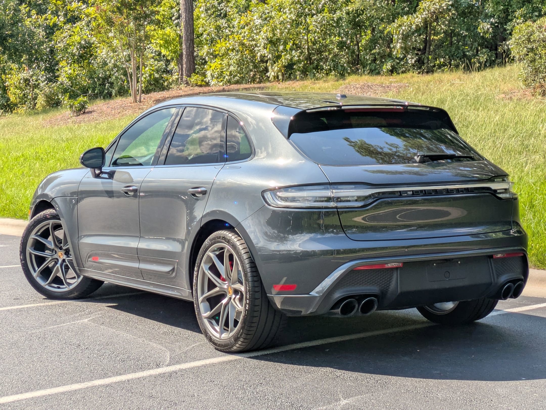 2023 Porsche Macan GTS photo 2