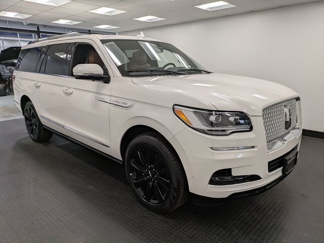 2023 Lincoln Navigator L Reserve photo 3
