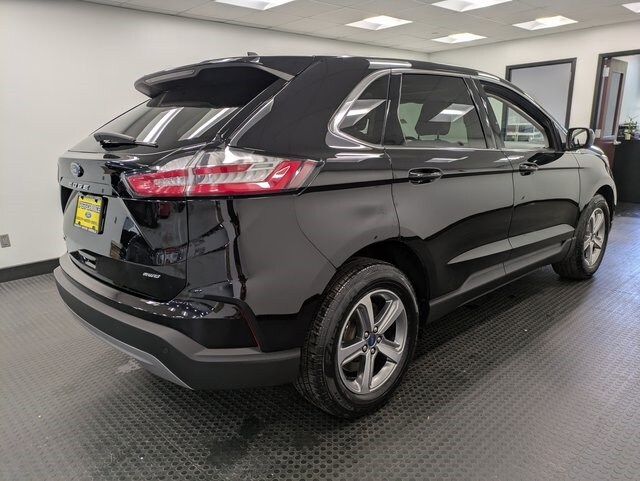 2022 Ford Edge SEL photo 4