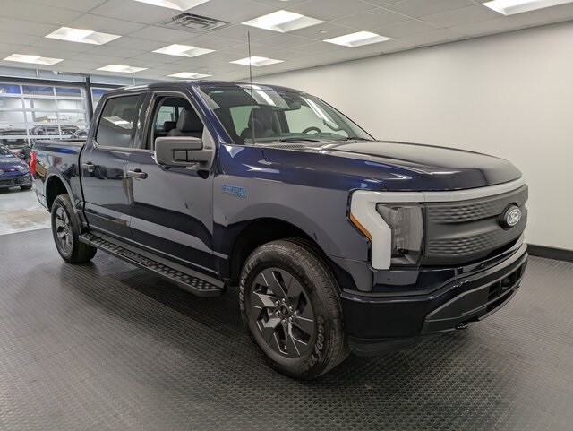 2024 Ford F-150 Lightning XLT photo 3