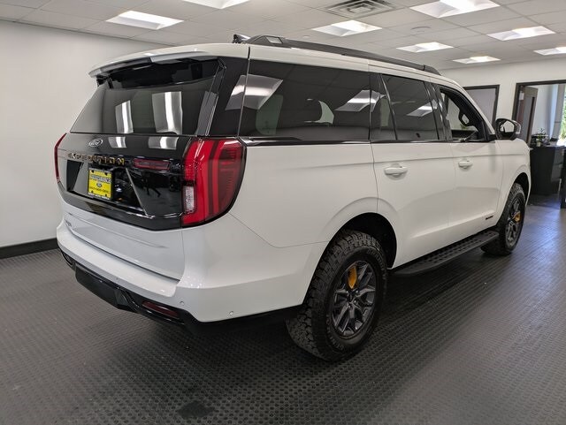 2025 Ford Expedition photo 4