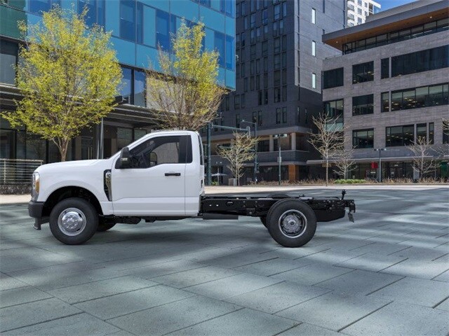 2025 Ford F-350 photo 3