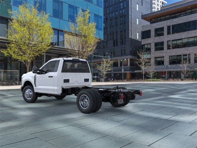 2025 Ford F-350 photo 4