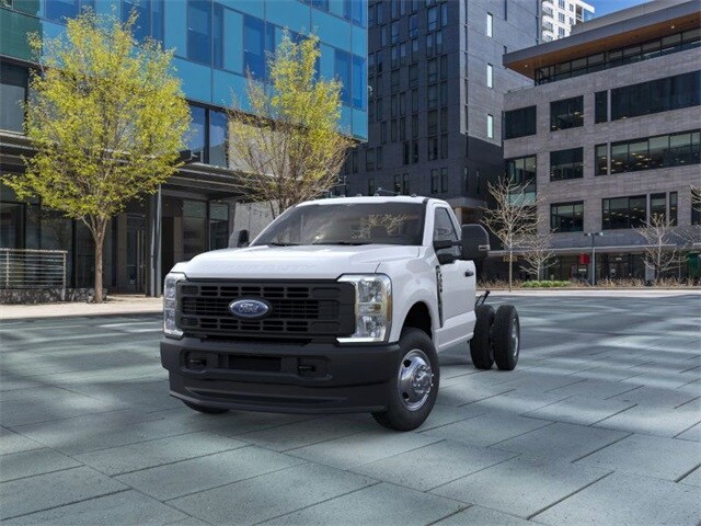 2025 Ford F-350 photo 2