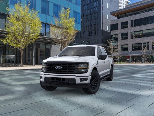 2025 Ford F-150 XLT photo 2