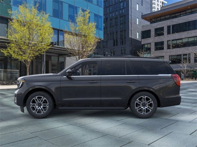 2025 Ford Expedition photo 2