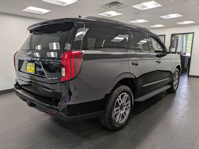 2025 Ford Expedition photo 4