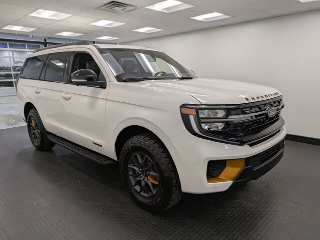 2025 Ford Expedition photo 3