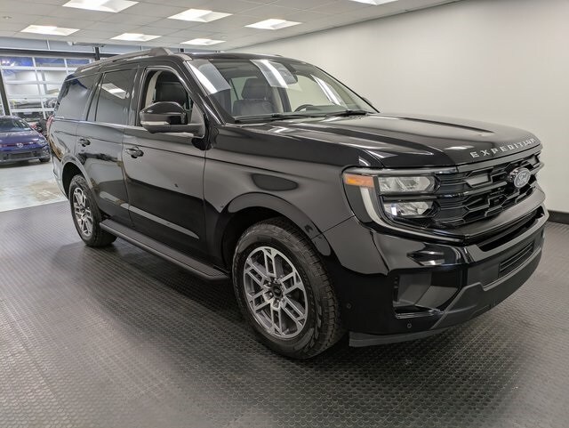 2025 Ford Expedition photo 3