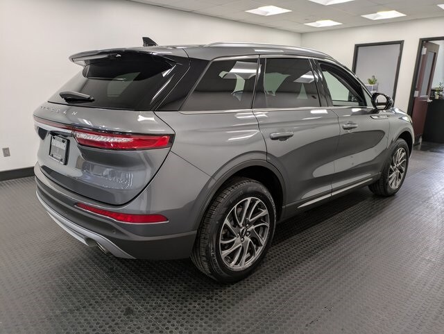 2022 Lincoln Corsair Standard photo 4