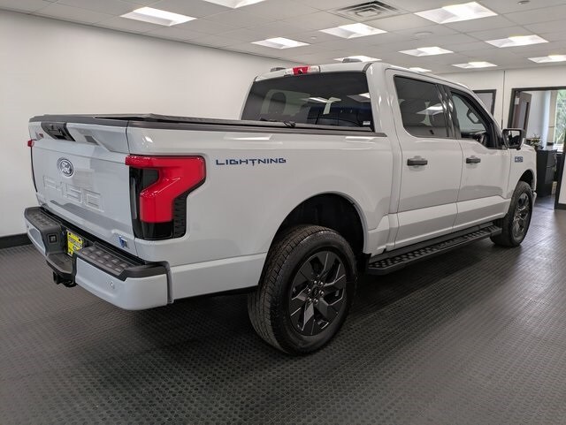 2024 Ford F-150 Lightning XLT photo 4