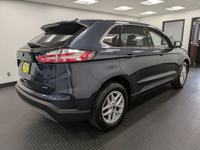 2022 Ford Edge SEL photo 4
