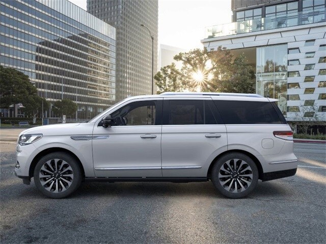 2024 Lincoln Navigator Reserve photo 3