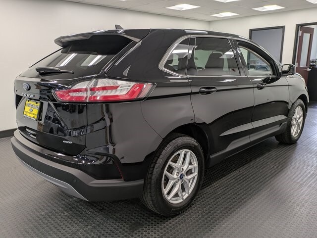 2022 Ford Edge SEL photo 4
