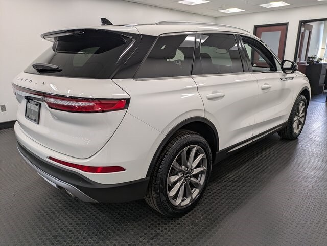 2022 Lincoln Corsair Standard photo 4