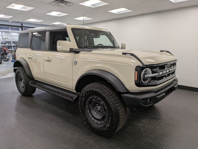 2025 Ford Bronco Outer Banks photo 3