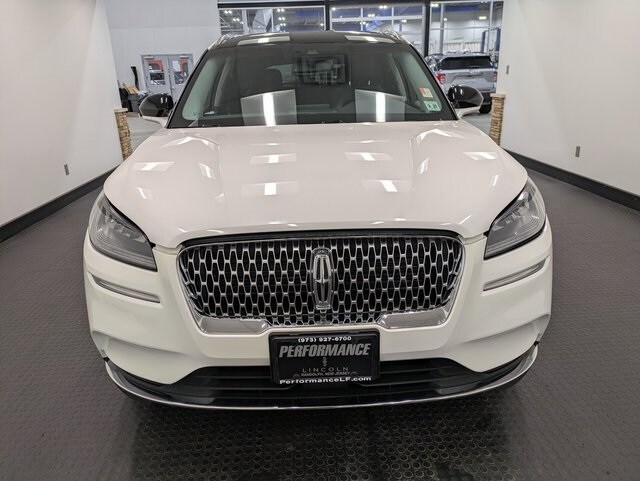 2022 Lincoln Corsair Standard photo 2