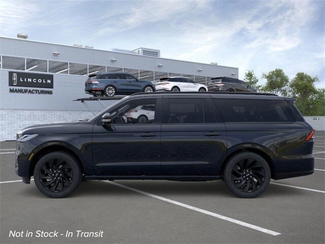 2025 Lincoln Navigator L Reserve photo 3