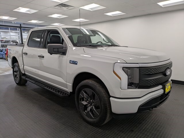 2024 Ford F-150 Lightning XLT photo 3