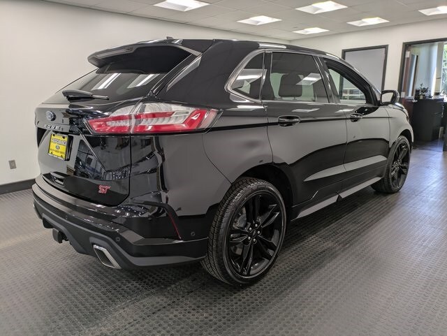 2022 Ford Edge ST photo 2