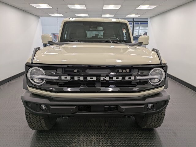 2025 Ford Bronco Outer Banks photo 2
